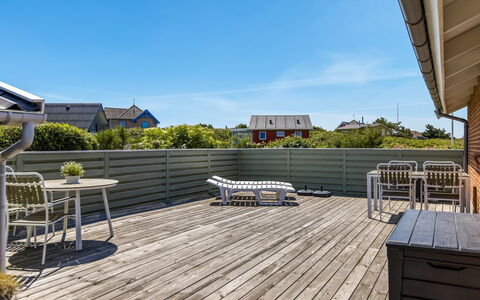 Frithger - 250M from the Sea: Cuisine, Comptoir, Appareil De Cuisine, Sol, Cabinetry, Design Intérieur, Principaux Appliance, Sol, Domicile, Meubles