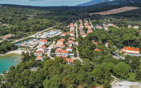 Losinj Mali Losinj 301: Ciel, Nuage, Jour, Propriété, L'Eau, Plante, Bâtiment, Arbre, Design Urbain, Végétation