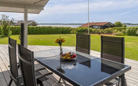 Nahele - 150M from the Sea: Meubles, Design Intérieur, Sol, Sol, Plafond, Pièce, Chaise, Table, Appartement, Table Cuisine Et Salle A Manger