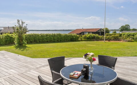 Nahele - 150M from the Sea: Meubles, Design Intérieur, Sol, Sol, Plafond, Pièce, Chaise, Table, Appartement, Table Cuisine Et Salle A Manger