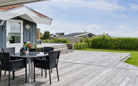 Nahele - 150M from the Sea: Meubles, Design Intérieur, Sol, Sol, Plafond, Pièce, Chaise, Table, Appartement, Table Cuisine Et Salle A Manger
