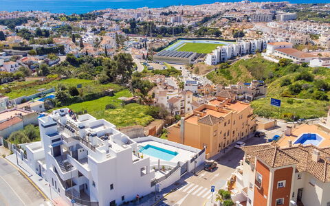 Mirador Alto: Zone Résidentielle, Ville, Appartement, Établissements Humains, Design Urbain, Recours, Balcon, Condominium, Piscine, Hôtel