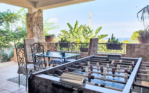 Zuccheri Canditi: Ciel, Propriété, Plante, Bois, Ombre, Chaise, Mobilier De Jardin, Arbre, Maison, Paysage