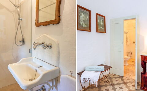 Masseria Tagliente: Miroir, Robinet, Évier, Propriété, Luminaire Plomberie, Lavabo, Bâtiment, Design Intérieur, Salle De Bains, Cadre