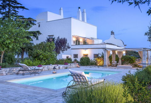 Masseria Tagliente: L'Eau, Plante, Ciel, Propriété, Bâtiment, Piscine, Bleu Azur, Arbre, Plan D'Eau, Loisir