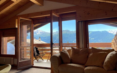 Olympia 443: Propriété, Meubles, Ciel, Fenêtre, Bois, Confort, Ombre, Bâtiment, Montagne