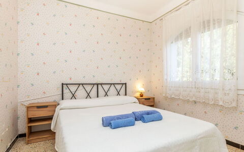 Llançà 603: Sol, Design Intérieur, Sol, Chambre, Pièce, Appartement, Plafond, Lit, Drap De Lit, Linge