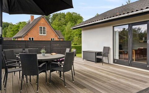Thorward - 100M from the Sea: Bois, Domicile, Porche, Plate-Forme, Dur, Toit, Tache De Bois, Parquet, Eco Hôtel
