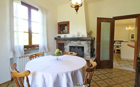 Casa Il Prato: Meubles, Propriété, Table, Fenêtre, Chaise, Design Intérieur, Bois, Nappe De Table, Sol, Immobilier