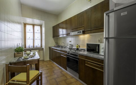 Casa Martina, Piazza Delle Erbe, San Gimignano: Cuisine, Appareil De Cuisine, Comptoir, Principaux Appliance, Sol, Design Intérieur, Cabinetry, Bois, Plafond, Meubles