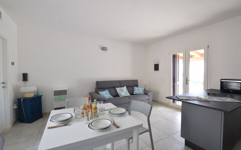 Villa Del Sole In Budoni Sea View: Table, Meubles, Bâtiment, Fenêtre, Chaise, Design Intérieur, Vaisselle, Maison