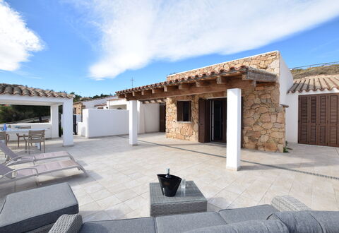 Villa Del Sole In Budoni Sea View: Nuage, Ciel, Propriété, Bâtiment, Ombre, Design Intérieur, Design Urbain, Zone Résidentielle, Paysage, Immobilier