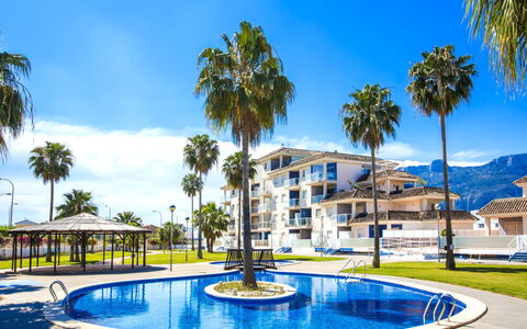 Agua Blanca: L'Eau, Ciel, Plante, Propriété, Bâtiment, Nuage, Bleu, Piscine, Bleu Azur, Arbre
