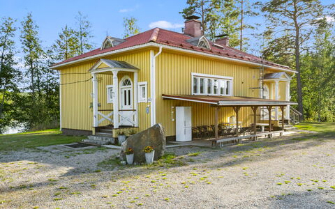 Kaislajärven Huvila: Meubles, Design Intérieur, Sol, Sol, Table, Plafond, Table Cuisine Et Salle A Manger, Éclairage, Chaise, Domicile