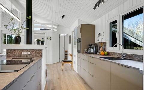 Annlisa - 1Km from the Sea: Cuisine, Comptoir, Bois, Sol, Design Intérieur, Appareil De Cuisine, Cabinetry, Plafond, Principaux Appliance, Sol