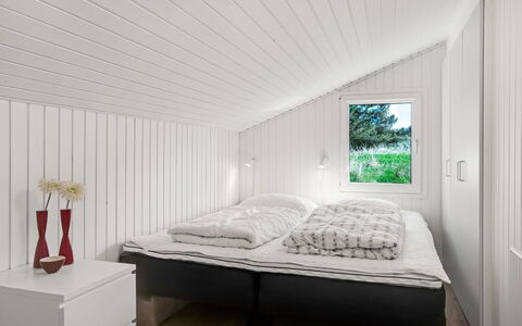 Annlisa - 1Km from the Sea: Bois, Plafond, Design Intérieur, Chambre, Domicile, Sol, Pièce, Lit, Literie, Cadre De Lit