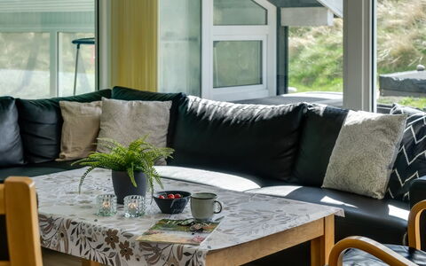 Annlisa - 1Km from the Sea: Meubles, Bois, Design Intérieur, Sol, Sol, Table, Salon, Chaise, Canapé, Throw Pillow