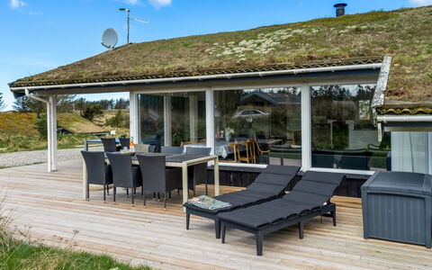 Annlisa - 1Km from the Sea: Bois, Toit, Porche, Chalet, Ombre, Plate-Forme, Mobilier De Jardin, Structure En Plein Air, Chaise, Dur