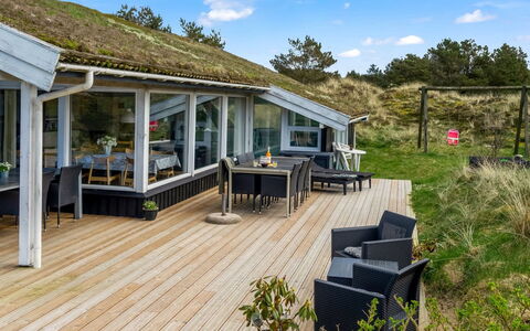 Annlisa - 1Km from the Sea: Bois, Toit, Domicile, Chalet, Pente, Dur, Porche, Plate-Forme, Planche, Structure En Plein Air