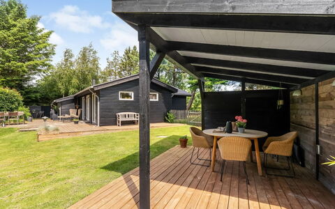 Jenvold - 1.5Km from the Sea: Bois, Toit, Porche, Domicile, Chalet, Porte, Plate-Forme, Ombre, Siding, Dur