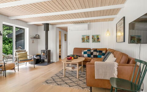 Jenvold - 1.5Km from the Sea: Meubles, Design Intérieur, Sol, Mur, Sol, Bois, Plafond, Parquet, Canapé, Salon