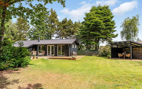 Jenvold - 1.5Km from the Sea: Arbuste, Domicile, Maison, Chalet, Jardin, Ombre, Biens, Pelouse, Ferme