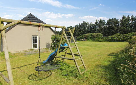 Law - 400M from the Sea: Bleu, Arbuste, Chalet, Couverture De Sol, Jardin, Biens, Ombre, Aménagement Paysager, Ferme, Eco Hôtel