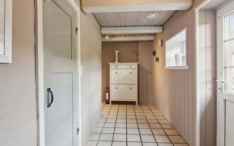 Law - 400M from the Sea: Bâtiment, Maison, Zone Résidentielle, Domicile, Arbuste, Toit, Chalet, Biens, Jardin