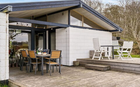 Malena - 175M from the Sea: Bois, Porte, Domicile, Siding, Chalet, Toit, Porche, Composite, Batiments Jardin, Ombre