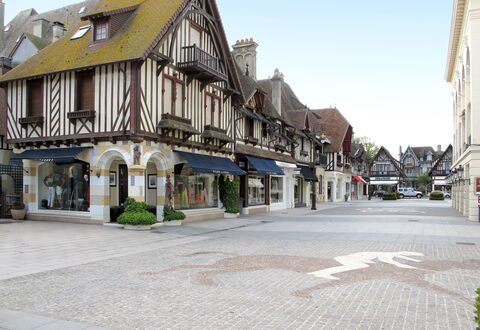 Deauville-Trouville 632: Bâtiment, Fenêtre, Ville, Surface De La Route, Ville, Façade, Quartier, Architecture, Zone Résidentielle, Maison