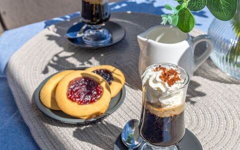 Suite Mareconero: Aliments, Vaisselle, Drinkware, Vaisselle, Table, Ingrédient, Serveware, Boisson