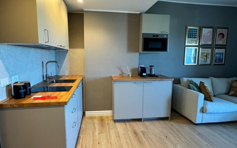 Suite Mareconero: Cabinetry, Comptoir, Bâtiment, Meubles, Evier, Bois, Design Intérieur, Cuisine, Évier, Sol