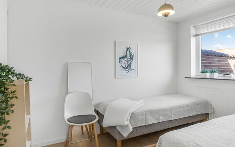 Sulo - 300M from the Sea: Design Intérieur, Mur, Sol, Sol, Chambre, Plafond, Bois, Lit, Meubles, Éclairage