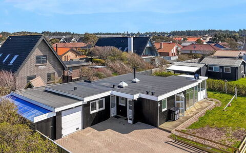 Myrte - 300M from the Sea: Bâtiment, Zone Résidentielle, Toit, Maison, Domicile, Banlieue, Biens, Chalet, Siding, Conception