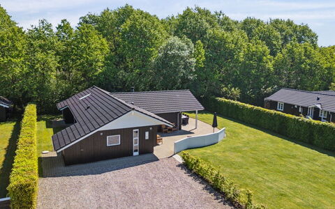Gunva - 30Km from the Sea: Maison, Toit, Domicile, Chalet, Biens, Allée, Pelouse, Ferme, Jardin, Aménagement Paysager
