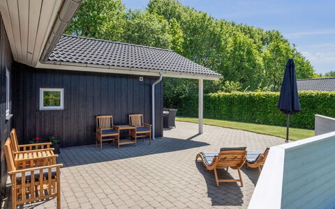 Gunva - 30Km from the Sea: Bois, Domicile, Maison, Toit, Ombre, Composite, Mobilier De Jardin, Porche, Chalet, Jardin