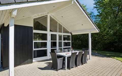 Gunva - 30Km from the Sea: Porche, Porte, Ombre, Plafond, Chalet, Structure En Plein Air, Biens, Plate-Forme, Cour, Dur