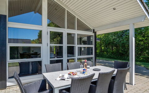 Gunva - 30Km from the Sea: Porte, Ombre, Porche, Mobilier De Jardin, Plafond, Patio, Structure En Plein Air, Store, Plate-Forme, Chaise