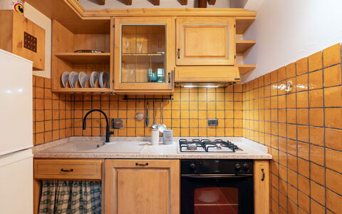 Villa Ida: Cabinetry, Comptoir, Evier, Évier, Robinet, Propriété, Bâtiment, Meubles, Cuisine, Luminaire Plomberie