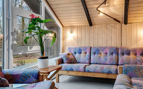 Gabi - 30Km from the Sea: Bois, Meubles, Design Intérieur, Sol, Sol, Éclairage, Plafond, Canapé, Domicile, Salon
