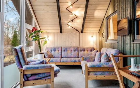 Gabi - 30Km from the Sea: Bois, Meubles, Design Intérieur, Plafond, Domicile, Sol, Canapé, Salon, Pièce, Chaise
