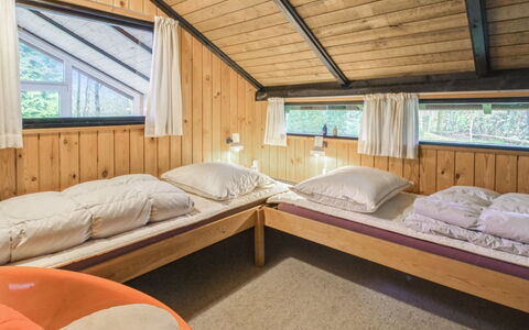 Gabi - 30Km from the Sea: Bois, Chambre, Lit, Plafond, Design Intérieur, Domicile, Cadre De Lit, Maison, Meubles, Drap De Lit