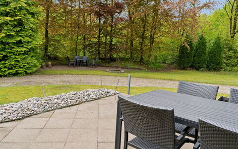 Gabi - 30Km from the Sea: Meubles, Arbuste, Jardin, Mobilier De Jardin, Lot Terre, Chaise, Ombre, Tableau De Plein Air, Aménagement Paysager, Arrière-Cour