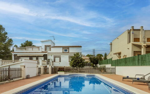 Xelin: Appartement, Balcon, Clôture, Biens, Villa, Accueil Escrime, Hôtel, Manoir, Porte