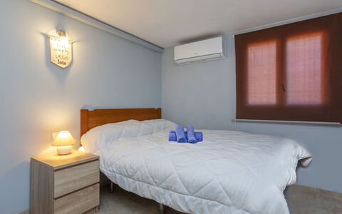 Xelin: Lit, Meubles, Chambre, Design Intérieur, Sol, Literie, Drap De Lit, Sol, Bois, Plafond