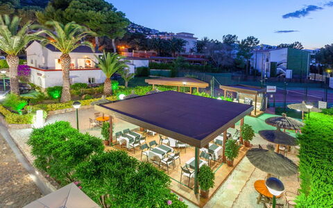 La Chumberita: Ciel, Plante, Bâtiment, Propriété, Nuage, Piscine, Fenêtre, Arbre, Maison, Plan D'Eau