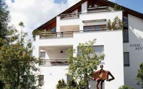 Steil Alva Studios Smit: Plante, Ciel, Nuage, Bâtiment, Arbre, Bois, Lot Terre, Fenêtre, Zone Résidentielle, Loisir