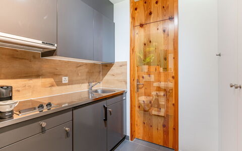 Steil Alva Studios Smit: Plante, Ciel, Nuage, Bâtiment, Arbre, Bois, Lot Terre, Fenêtre, Zone Résidentielle, Loisir