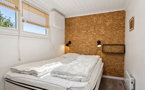 Sölvy - 300M from the Sea: Bois, Sol, Design Intérieur, Sol, Chambre, Lit, Drap De Lit, Literie, Pièce, Plafond