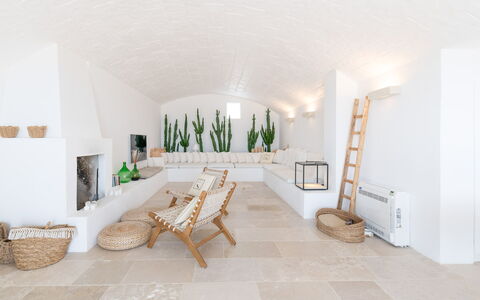 Villa La Selva: Canapé, Plante, Design Intérieur, Salon, Sol, Bâtiment, Sol, Bois, Confort, Plafond